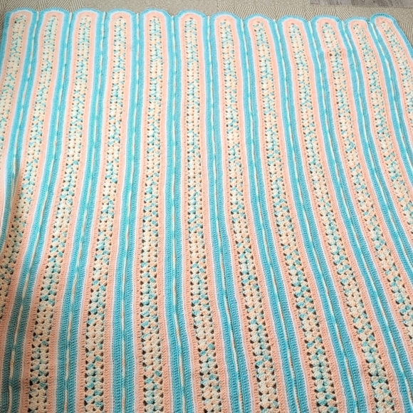 Vintage Handmade Crochet Striped Scalloped Throw Blanket Afghan Peach Aqua Cream - Picture 2 of 6